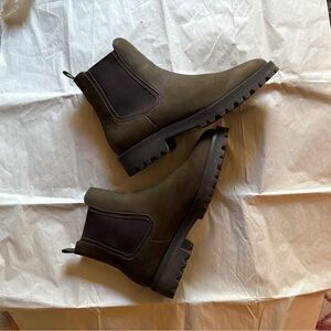 Thursday Boots Women’s Legend Chelsea boot olive green